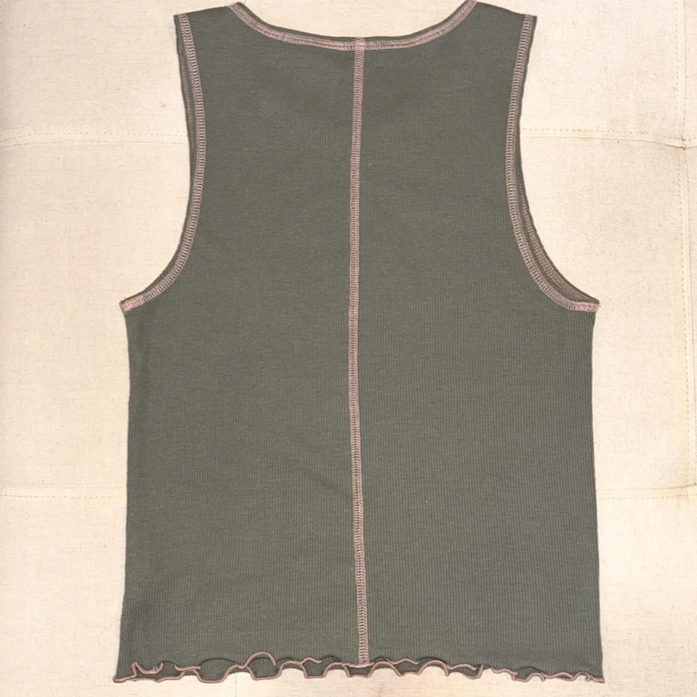 AE Graphic “HAPPIEST HERE” Cropped Tank Top, Size Medium - Picture 2 of 12